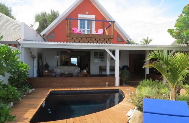 Villa Perle de Corail with waterfront pool and direct beach access