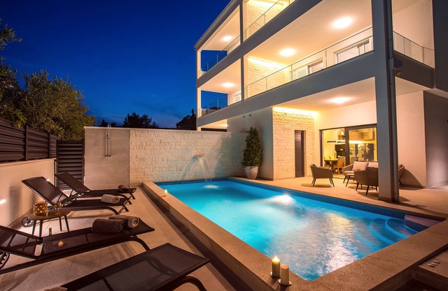 VILLA PETRA heated pool, sauna, 5 en-suite bedrooms, 30m from sea,