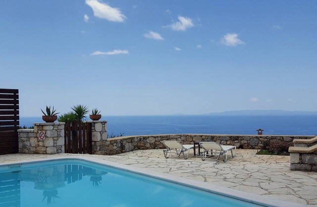 Villa Phoebe in Stoupa, very quiet area, private pool, spectacular sea views.