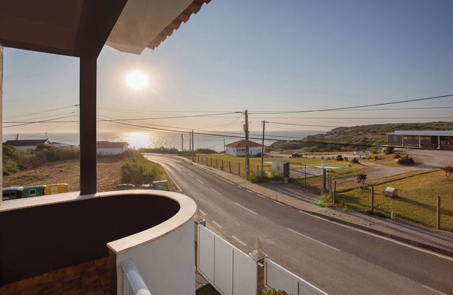 Villa 'Praia Azul Beach and Sun' with Sea View, Private Garden and Wi-Fi
