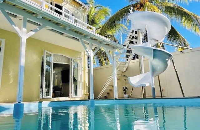 Villa privé au nord de l'île avec piscine et toboggan