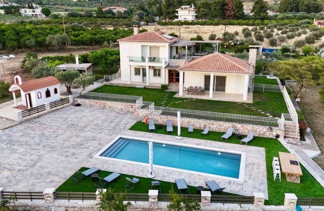 Villa & private pool nestled in beautiful olive grove min from OldTown Nafplio!
