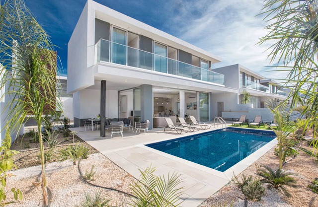Villa Prol20, Contemporary 3bdr Protaras Villa with Pool, Close to the Beaches