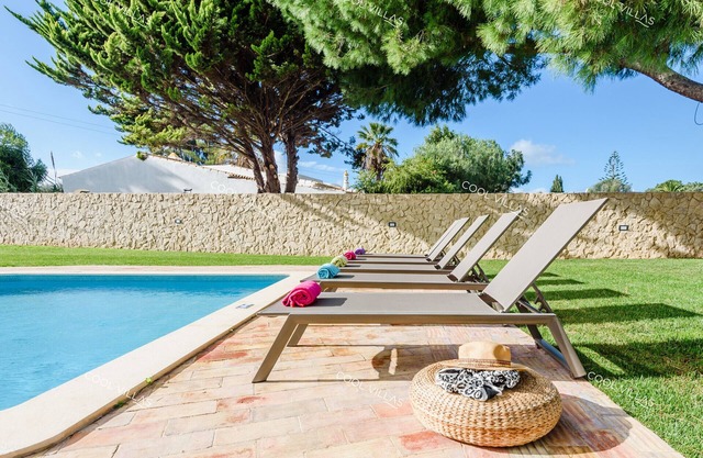 Villa Protea - 5 bedroom close to beach, pool, games room