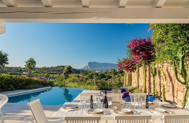 Villa Puntaldia White