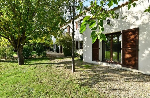 Villa raffinée, parc clôturé, 4000m2, piscine 5x10