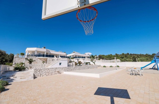 Villa Regina Bianca with Pool