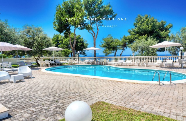 Villa Rita with shared pool 200 meters from the sea By Sicily Home Solutions