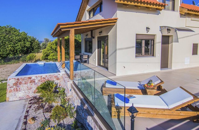 Villa Salakos - Three Bedroom Villa, Sleeps 6