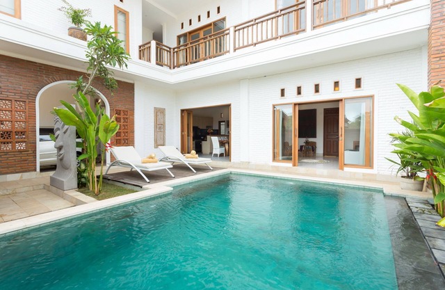 Villa Sari Tagtag Ocean view 1Km walk to the beach