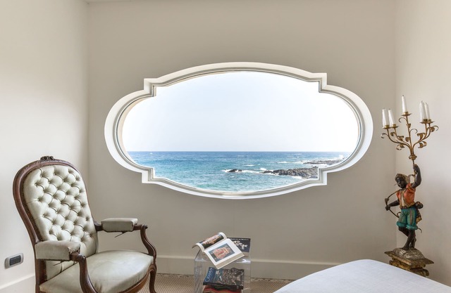 Villa Schisò, exclusive location on the sea, with pool, near Taormina