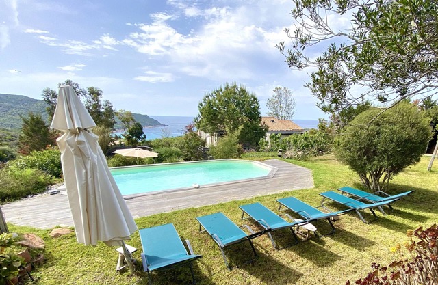 Villa sea view beach access swimming pool 5 bedrooms