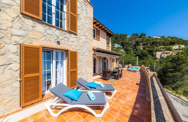 Villa "Seaview" with Garden & Wi-Fi