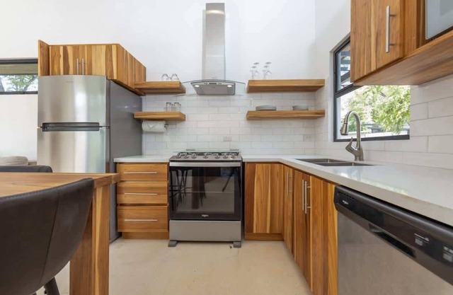 Villa Serenity 2 Bedroom 1 min walk to the beach