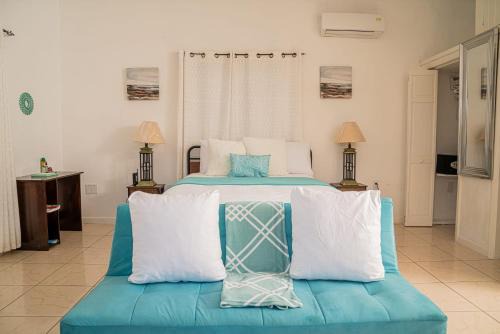 Villa Serenity Water View Suite Sleeps 3 - Pool
