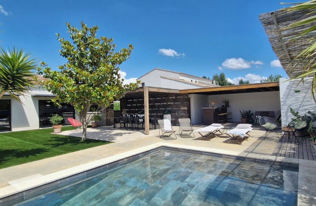 Villa Spacieuse de Plain Pied Avec Piscine, Pool House, Proche du Golf