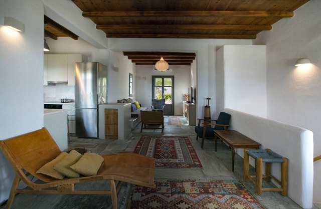 Villa Stoa with beach access and private swimming pool