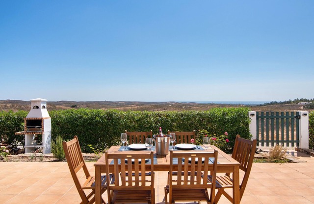 Villa 'Sunrise House' with Sea View, Wi-Fi and Air Conditioning