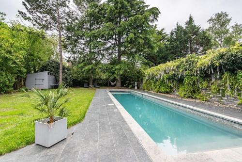 Villa, swimming pool, 5 bedrooms, Versailles