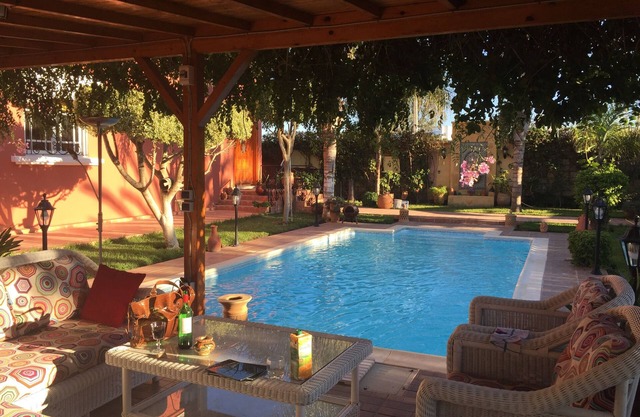 Villa, swimming pool, garden, without vis-à-vis, 10 min walk from the beach el Haouzia