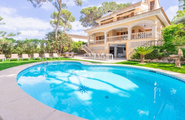 Villa Tossals - with private pool