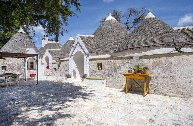 Villa 'Trulli Del Minareto' with Mountain View, Private Terrace and Wi-Fi
