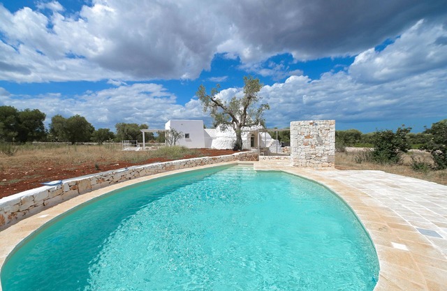 Villa 'Trullo White Dream Con Piscina' with Private Pool, Wi-Fi and Air Conditioning