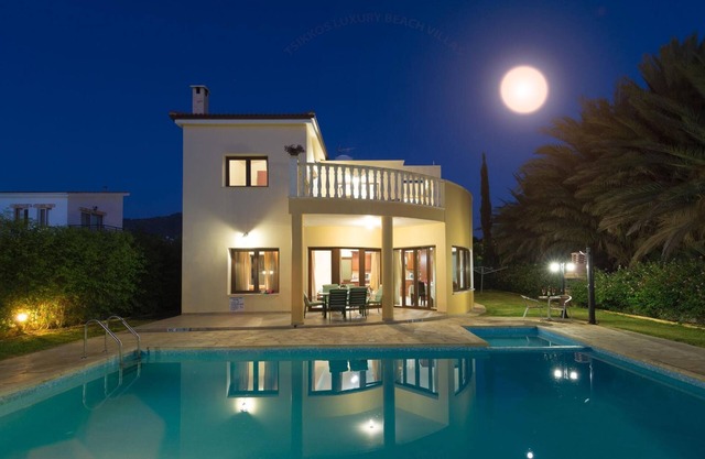 Villa Tsikkos Tria in Argaka