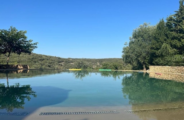 Villa Uzès Swimming pool lagoon and breathtaking view 10 pax