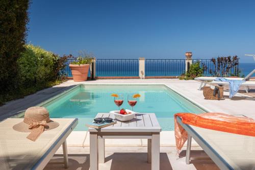 Villa Vale - with private pool and sea view