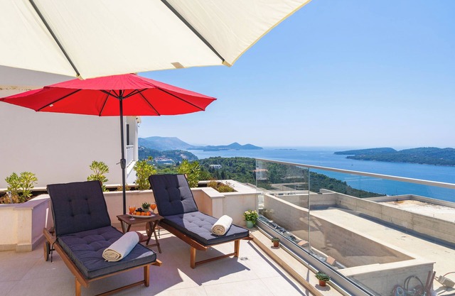 Villa Verdeluxe charming 4-bdrm house with gym and pool in serene Orašac