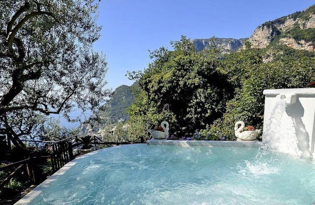 Villa Violaciocca: An elegant and welcoming villa located in an isolated position, on the slopes of a hill which is covered with olive groves, with Free WI-FI.