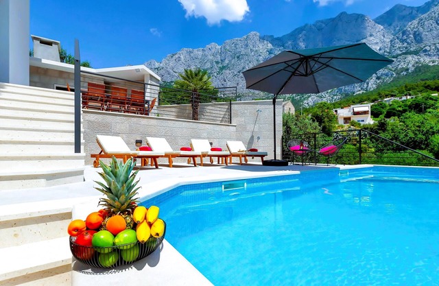 Villa Vivace with pool