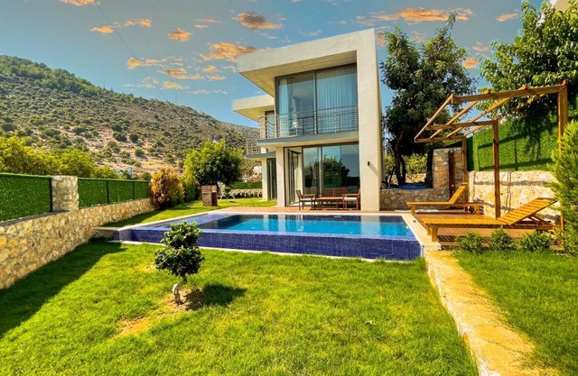 Villa w Pool, Jacuzzi 5 min to Seashore in Antalya
