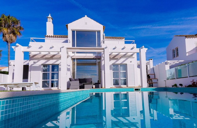 Villa w/private pool in peaceful holiday complex