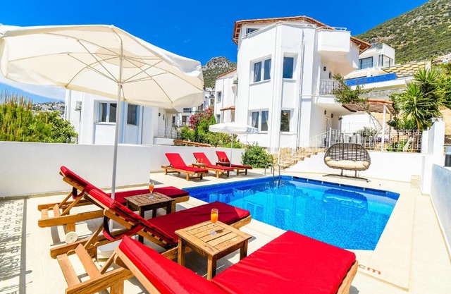 White Dream Villa 