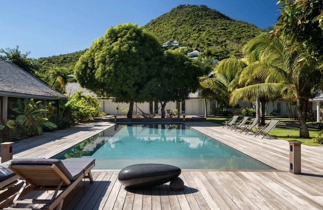 Villa with a tropical garden few steps away from the Lorient beach