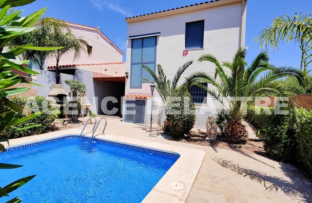 Villa with private pool, 3 bedrooms , 2 bathrooms