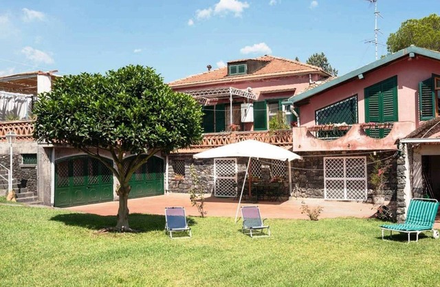 Villa with garden in Sicily near the sea.