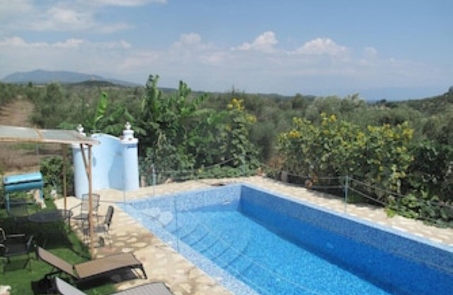 Villa with pool in Falanthi