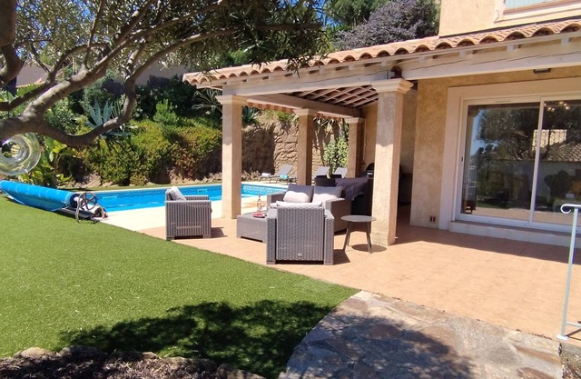 VILLA WITH HEATED POOL, SEA VIEW AND WOODED GARDEN