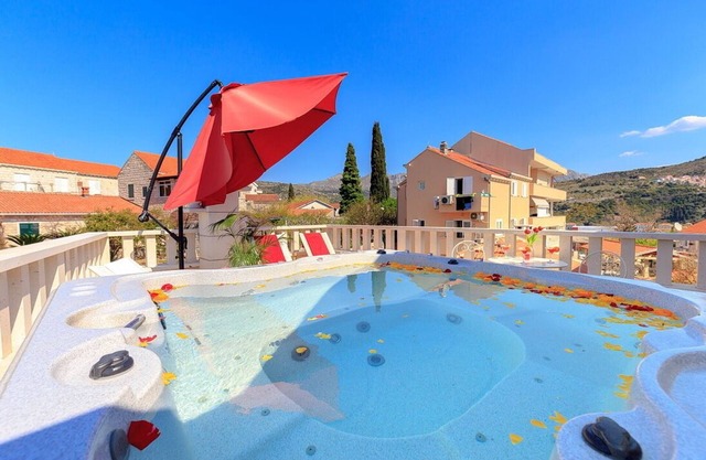 Villa with Hot Tub