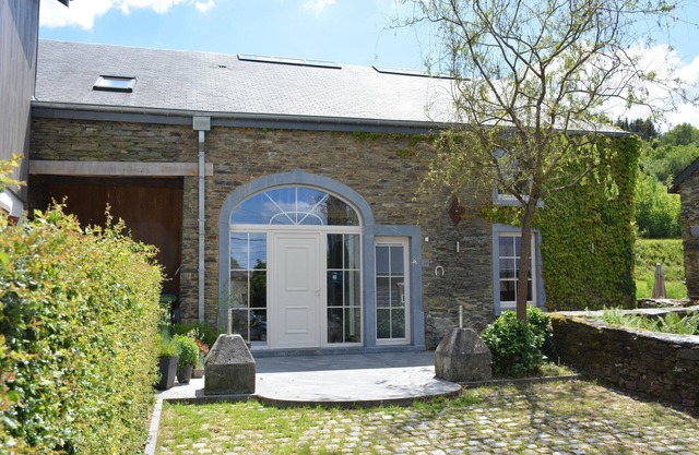 Villa with hottub in calm area