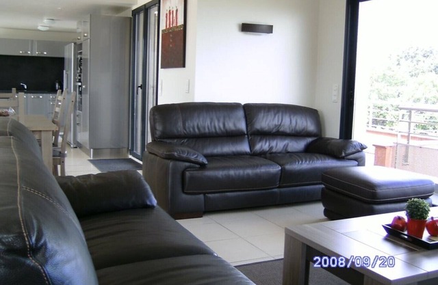 VILLA WITH JACUZZI AND ITS STUDIO. FOR 10 PEOPLE NEAR SEA.