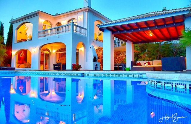 Villa with magnificent sea and mountain views and heated pool
