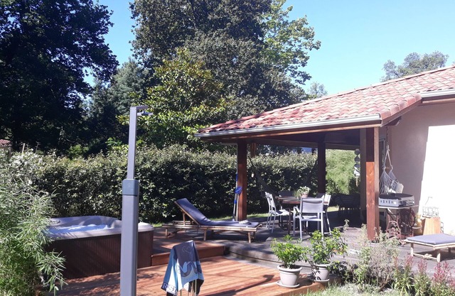 Villa with outdoor spa, Messanges center by the ocean