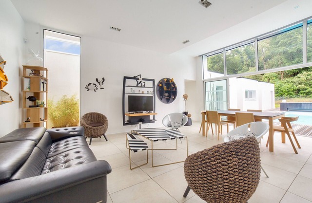 Villa with pool - 500m from Rampillon beach