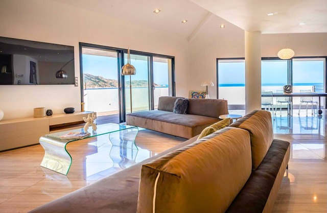 Villa with panoramic view of the Revellata lighthouse and private access to the sea.