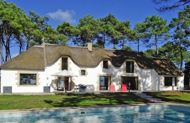 Villa with pool and sea views in Baden
