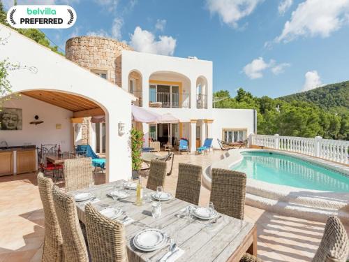 Villa with pool in Cala Llonga